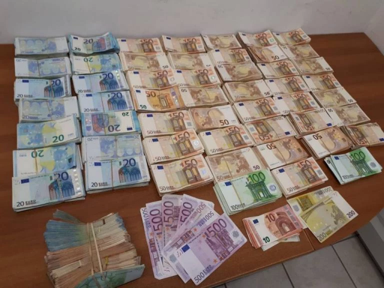 Ημαθία: Πετούσαν από το παράθυρο αυτά τα χαρτονομίσματα – Η αλήθεια μετά τις σκηνές απείρου κάλλους (εικόνες)